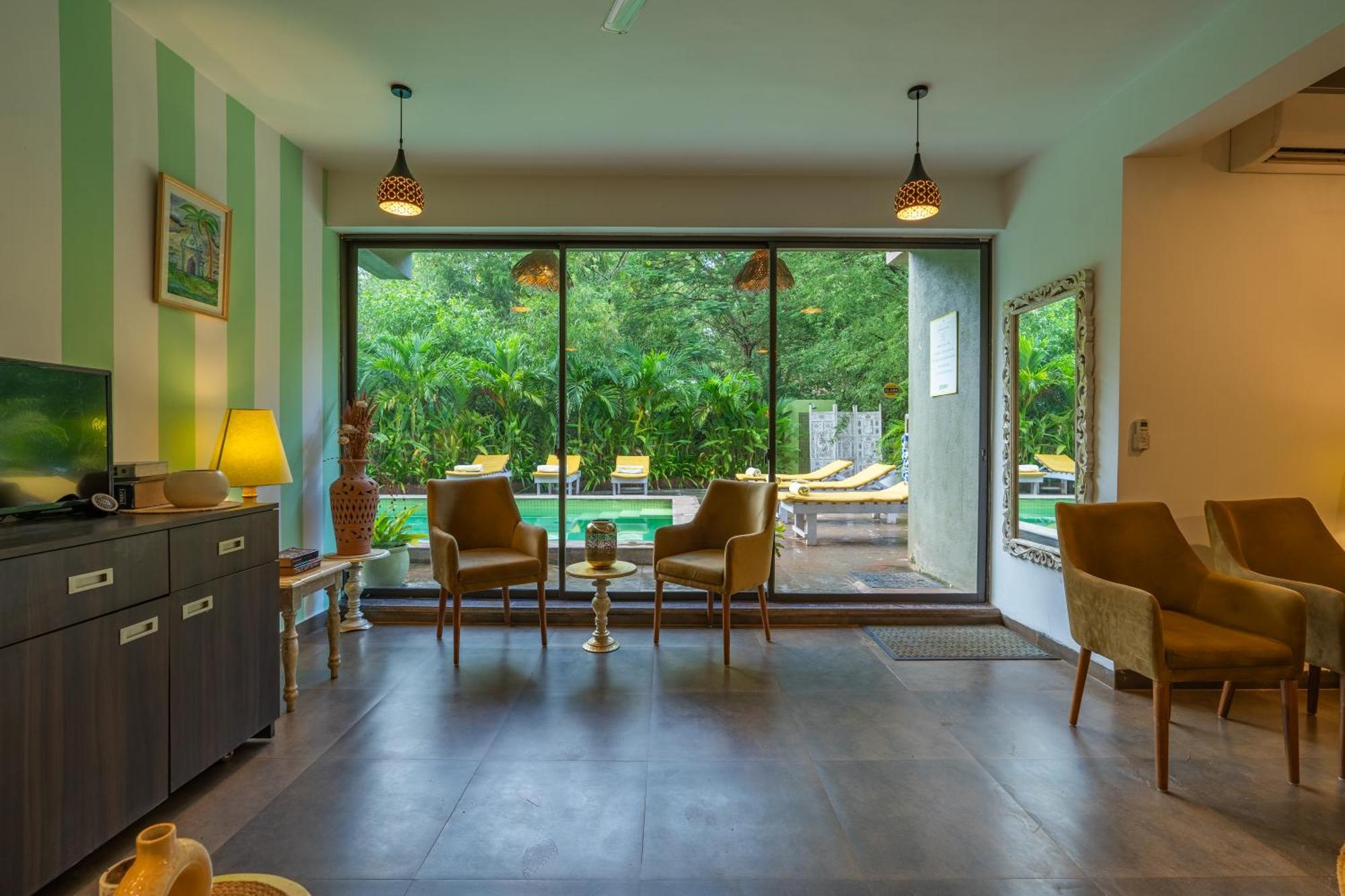 Locomo Boutique, Morjim - Stay Work Eat Exterior foto