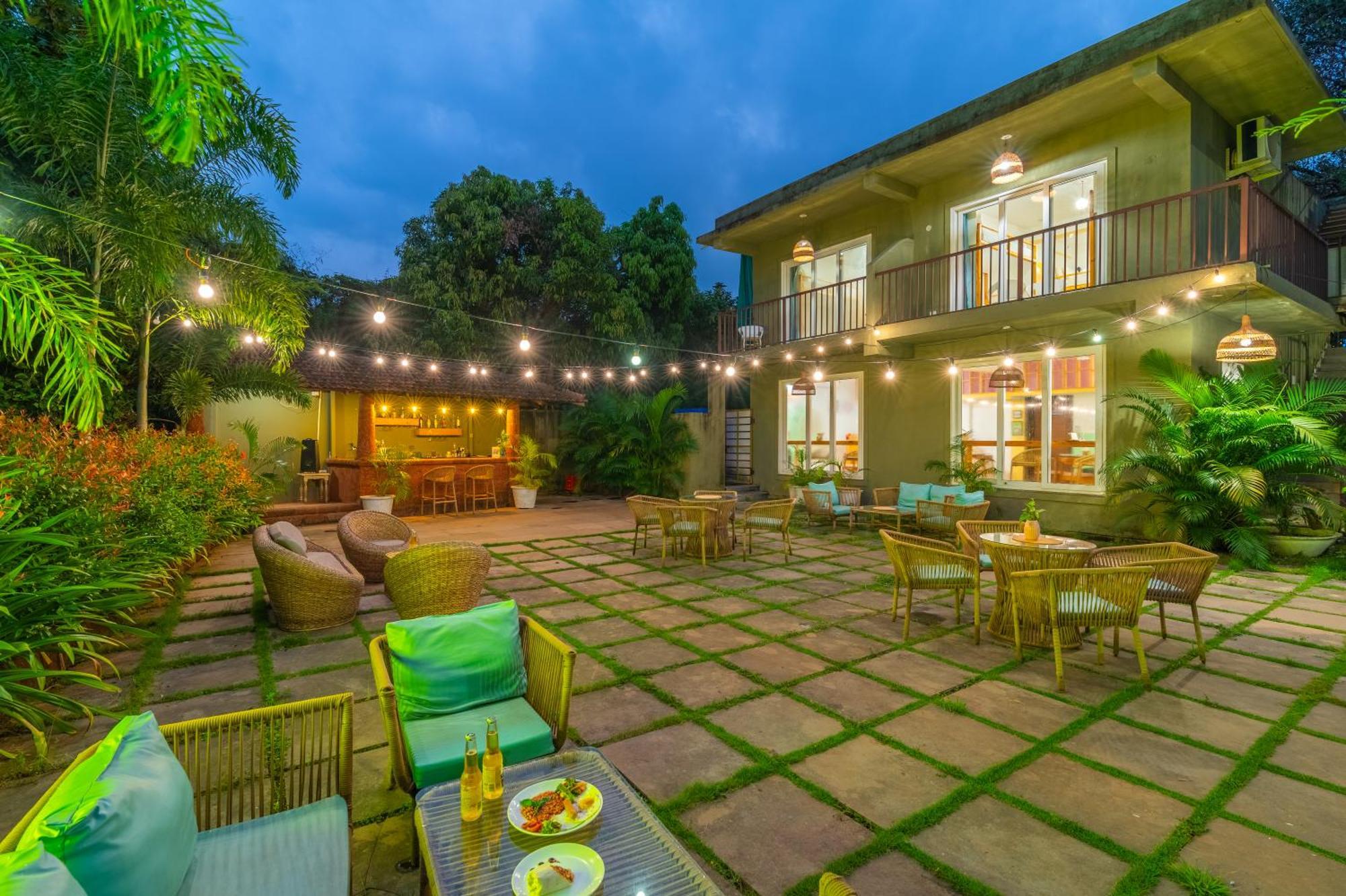 Locomo Boutique, Morjim - Stay Work Eat Exterior foto