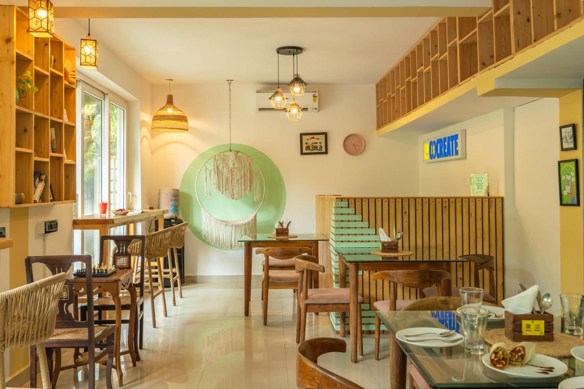 Locomo Boutique, Morjim - Stay Work Eat Exterior foto